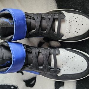 Jordan Men's Black and Blue Sneakers